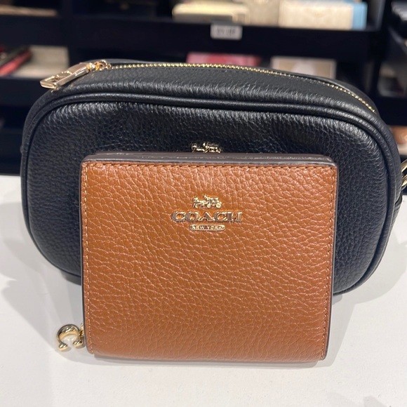 Coach Snap Wallet
IM/Redwood - Picture 16 of 16